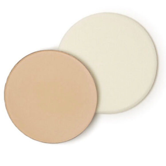 Stila 20 Illuminating Powder Foundation Refill - Picture 3 of 6